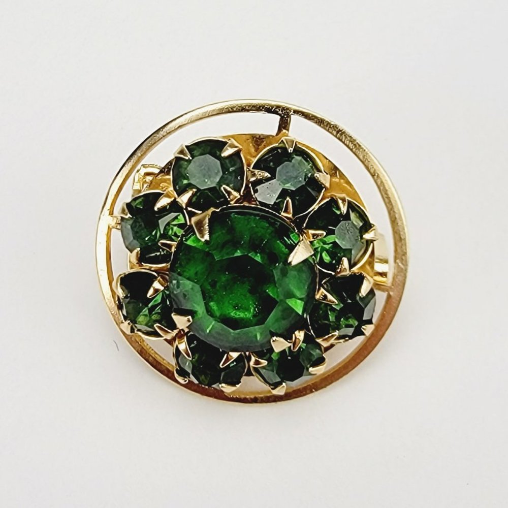 Vintage Emerald Green Rhinestone Gold‎ Tone Circle Brooch Pin Retro